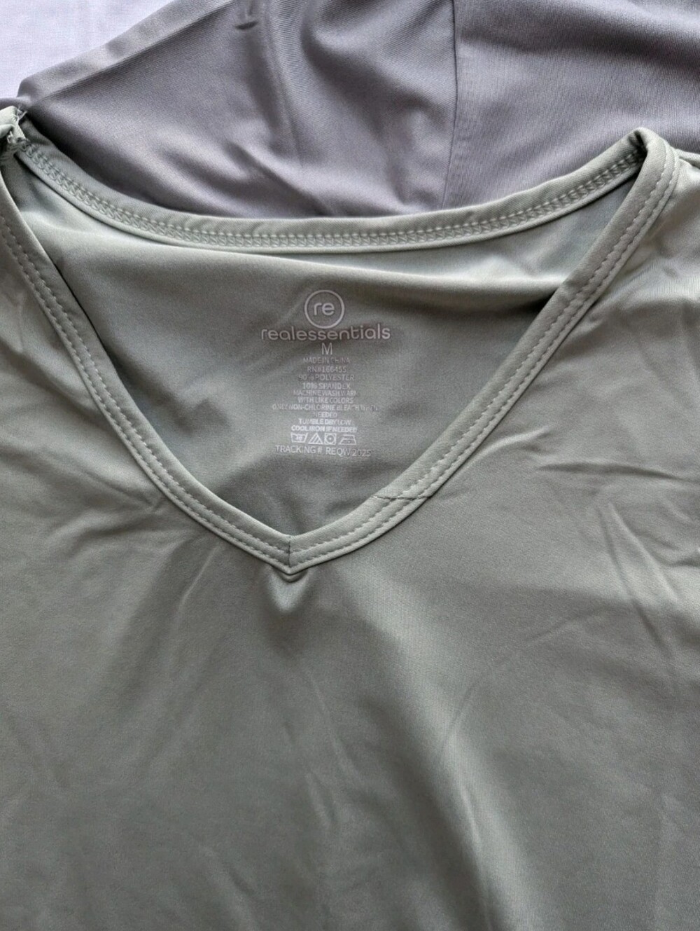 Real Essentials V Neck T Shirts Womens Medium Lot Of 5 - Picture 5 of 6